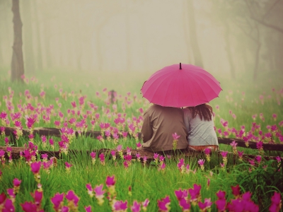 images/esemenyek/lovely_couple_in_rain_romance.jpg